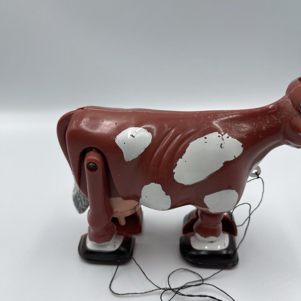 Vintage Marx Milking Cow Walk-A-Way Toy Walking Action Works! - Picture 6 of 16